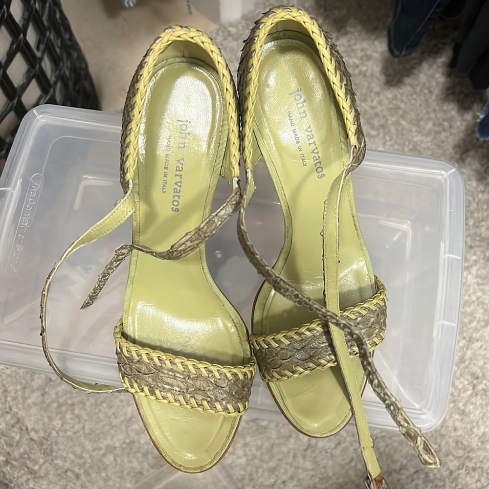 Beautiful Italian handmade alligator skin heels.  Green size 7.5
